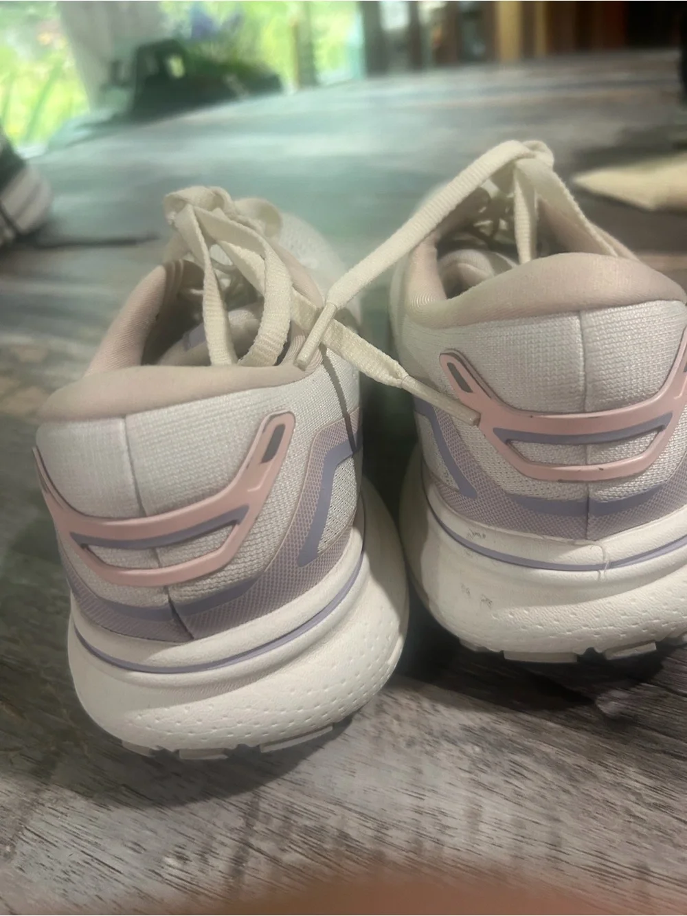 Brooks size 8 Women's Running Sneakers - Light Gray with Pale Pink Accents
